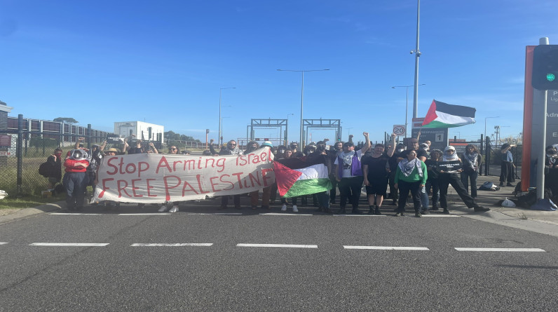 أستراليا: اعتقال 19 ناشطا رفضوا تفريغ حمولة سفينة إسرائيلية بميناء سيدني